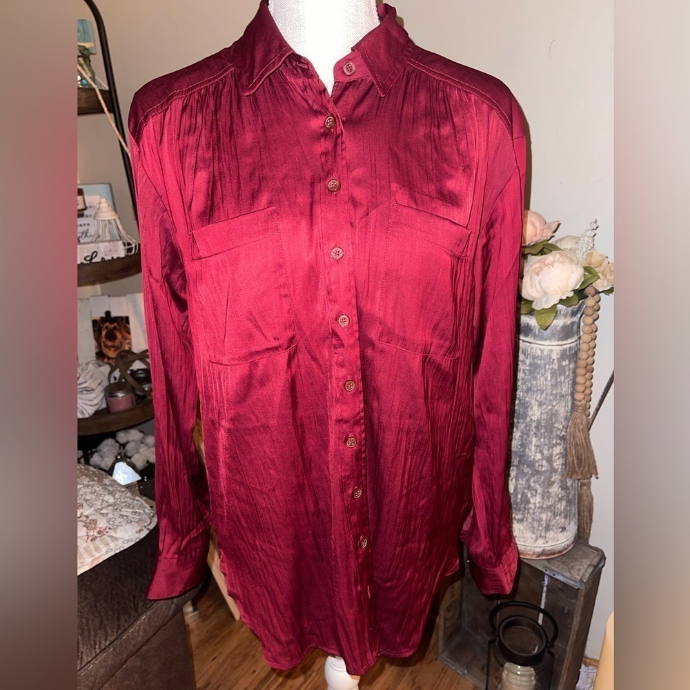 Anthropologie Relaxed Buttondown In Cranberry, Size Small. EUC super soft!